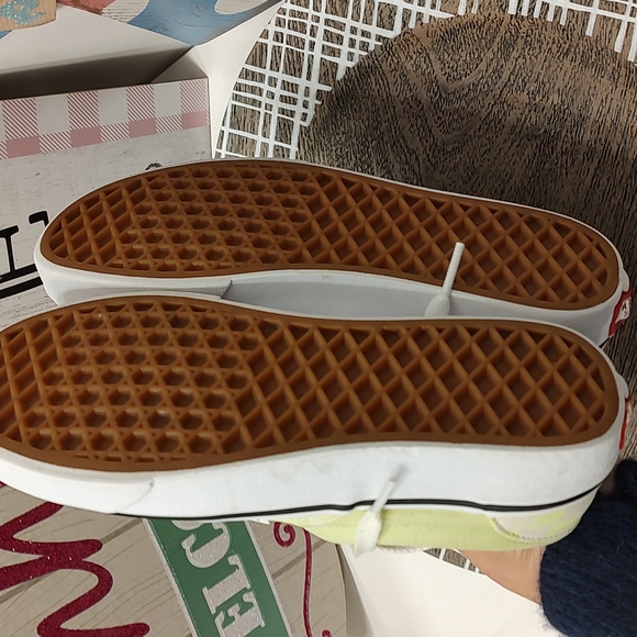 💐 EUC Vans Brand Unisex Youth Neon Green/ 🤍 Checkerboard Low Top Lace Up, 5 - Picture 9 of 10